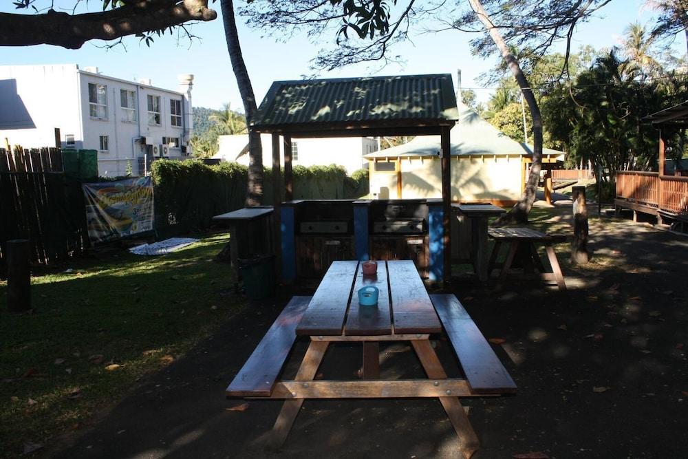 Nomads Airlie Beach (Adults Only) Екстер'єр фото