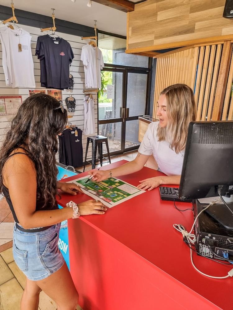 Nomads Airlie Beach (Adults Only) Екстер'єр фото